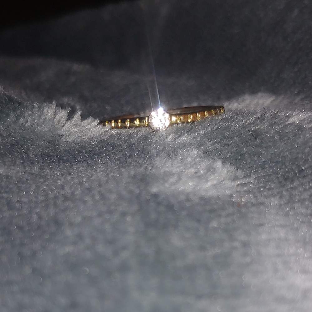 Elegant Gold Ring with Diamond Accent